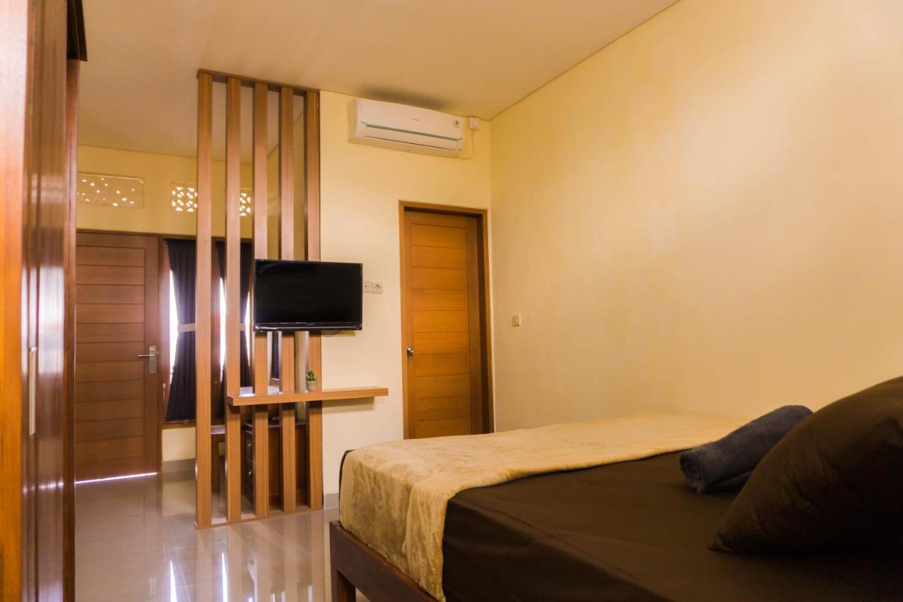 Cakra House Hotel Denpasar  Exterior photo