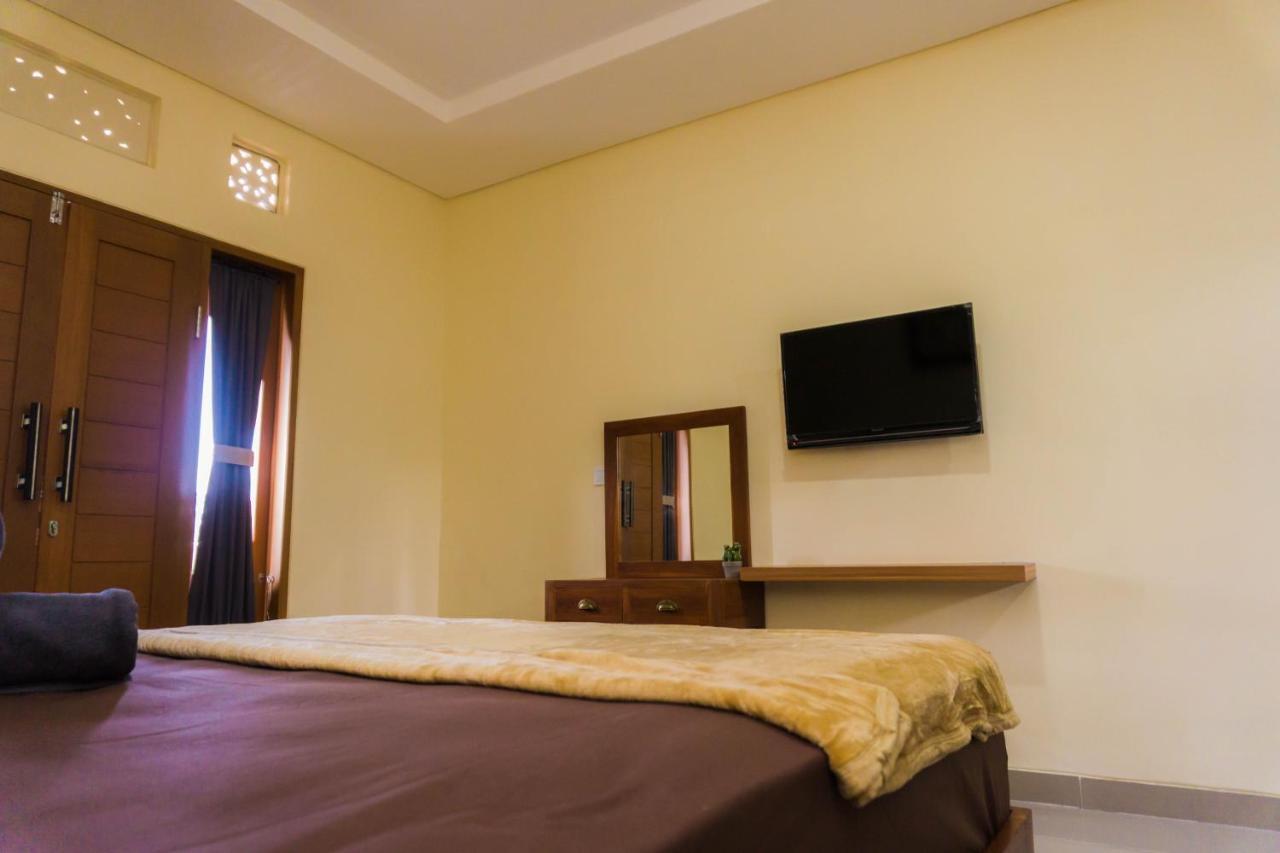 Cakra House Hotel Denpasar  Exterior photo